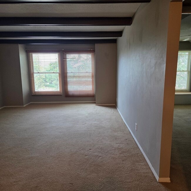 Building Photo - South Lincoln 1-bedroom apartment
