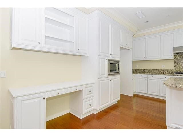Building Photo - 38 Bianco