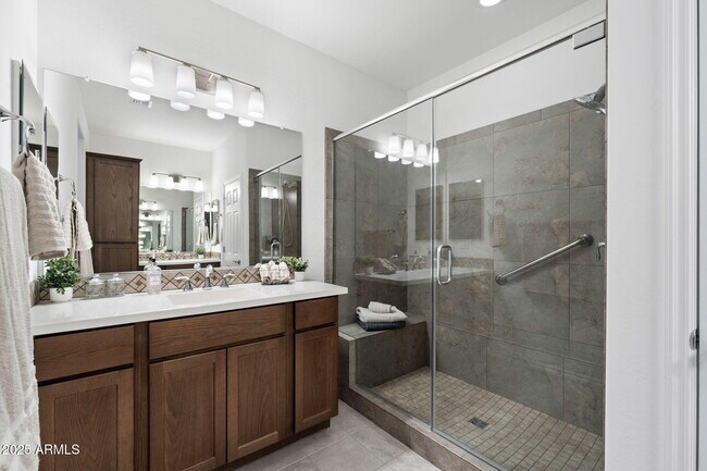 Building Photo - 678 E Cobble Stone Dr