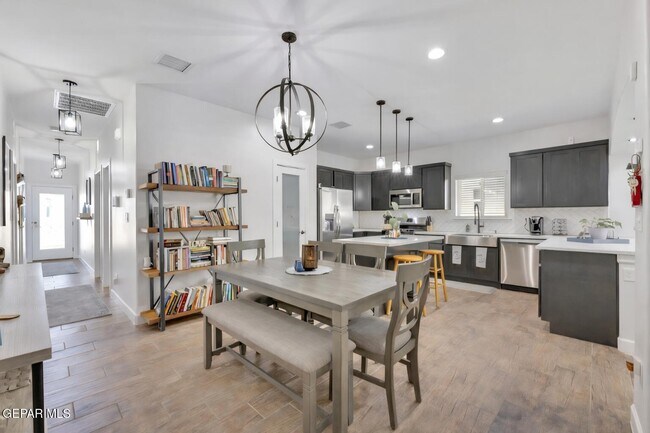 Building Photo - 13841 Paseo De La Luna Ave