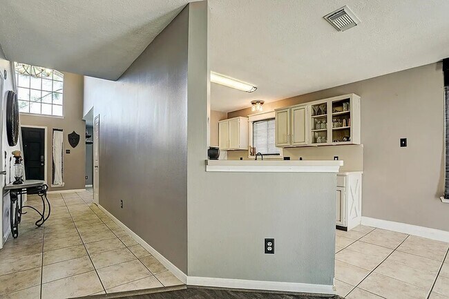 Building Photo - 3005 Wood Hollow Dr
