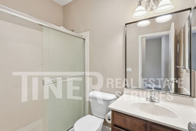 Building Photo - 5444 Noyack Way