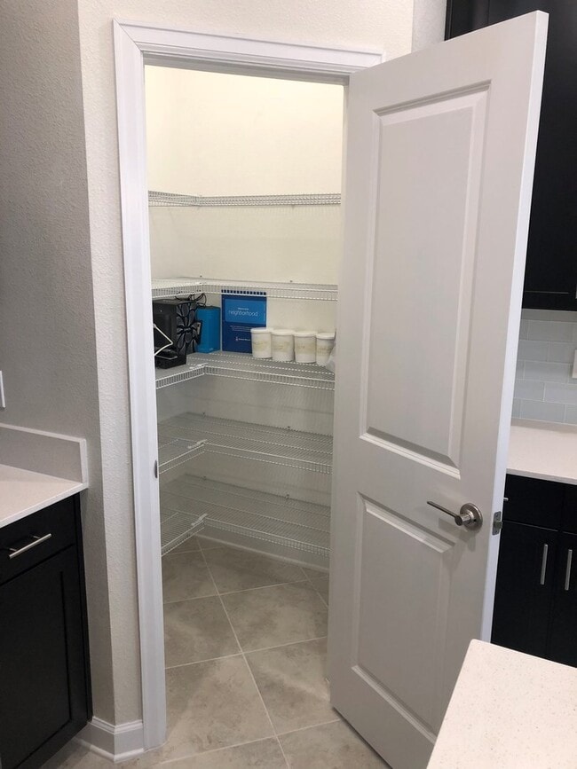 Building Photo - Lakefront Single Story 3/2 Home  FREE washer dryer, Internet, Cable and Phone