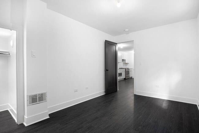 Building Photo - 1833 S Throop St