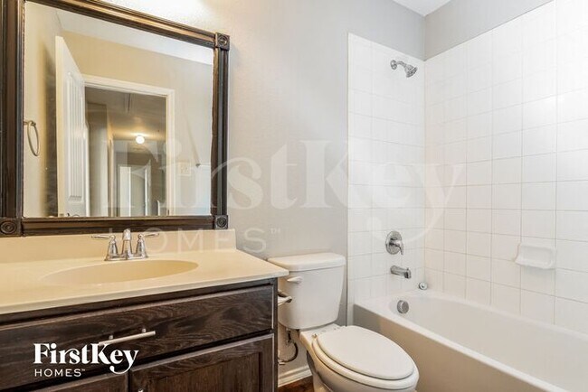 Building Photo - 223 Thoroughbred St