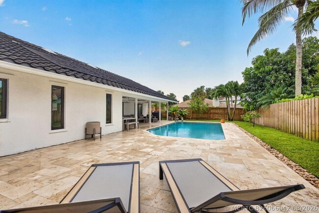 Building Photo - 12897 La Rochelle Cir