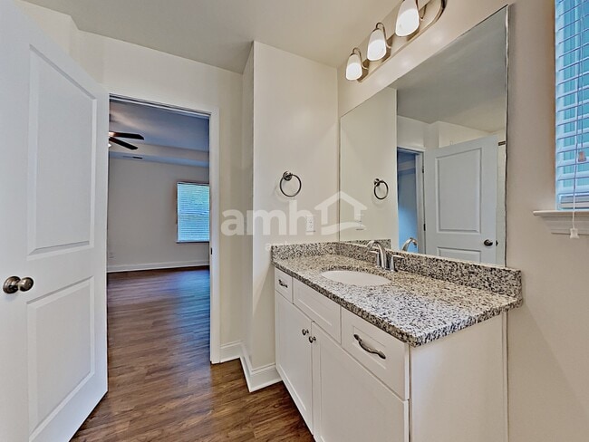 Building Photo - 104 Cobblestone Dr