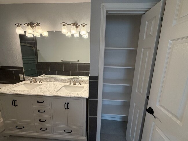 Building Photo - Beautifully Remodeled 3 Bedroom Single Story Home Available Near Golf Course Rd NW & McMahon Blvd...