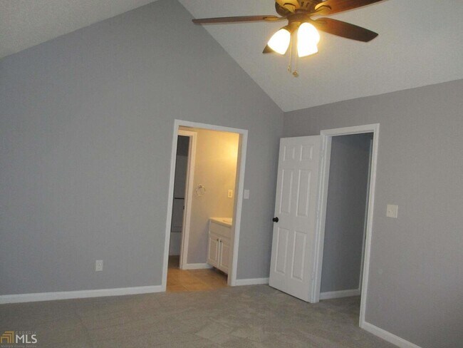 Building Photo - 2255 Ramblewood Cir