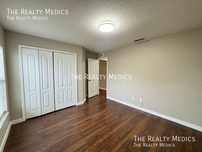 Building Photo - 120 Captain Hook Way