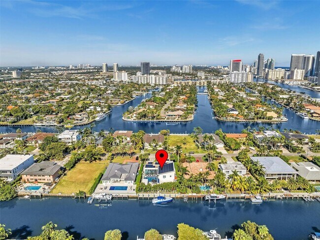 Building Photo - 307 Holiday Dr