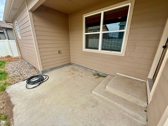 Building Photo - 7545 Back Stretch Dr