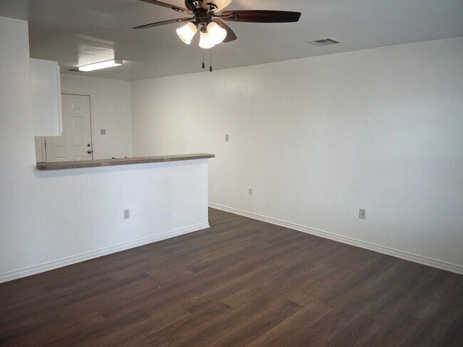 Building Photo - 3013 Palmetto St