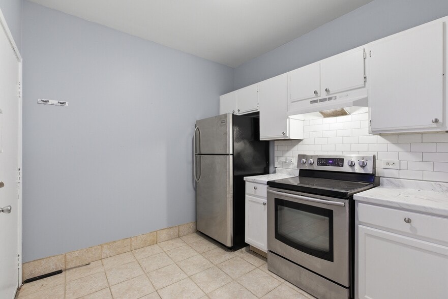 Building Photo - 237 S Lotus Ave