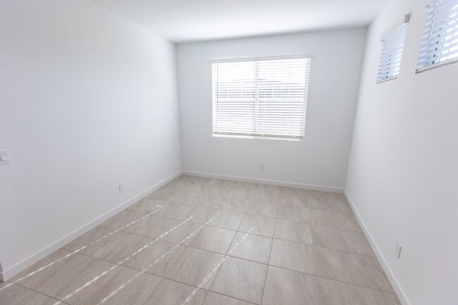 Building Photo - 23007 E Watford Dr