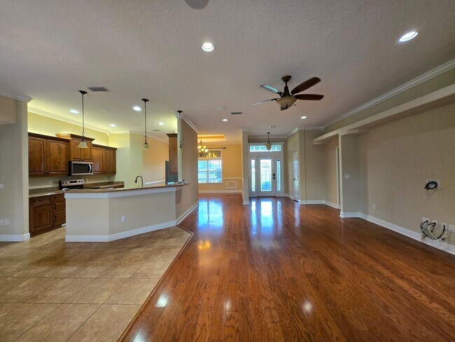 Building Photo - Gorgeous 4-Bedroom Home with Office, Pool,...