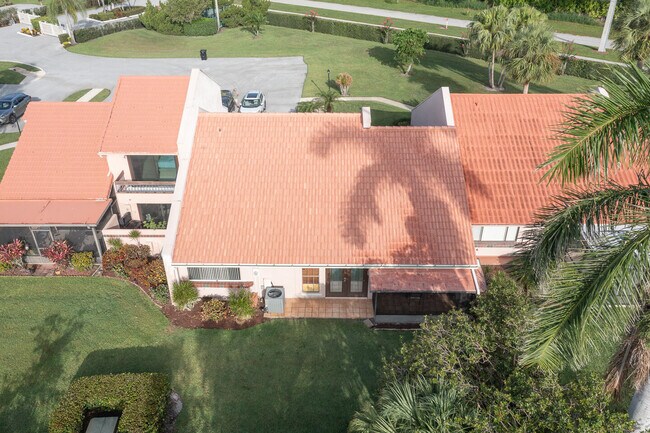 Building Photo - 3303 SE Sandpiper Ct