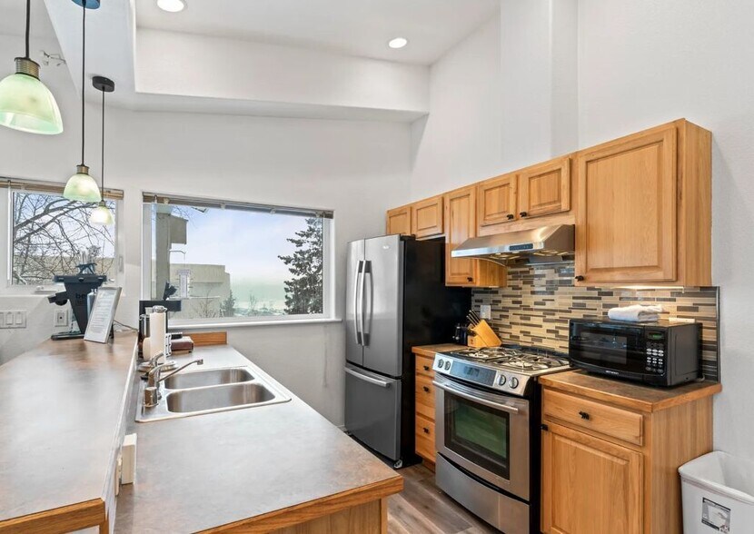 Building Photo - 540 Eyak Dr