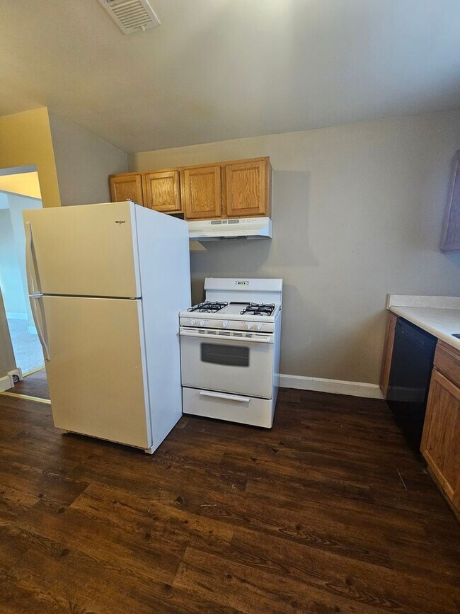 Building Photo - 929 Bridge