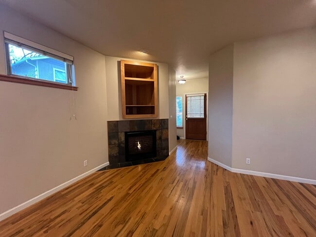 Building Photo - Three bedroom, Two bath home in Ashland.  | Available Now