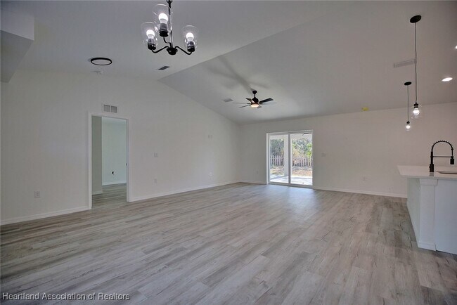 Building Photo - 248 Tangerine Rd