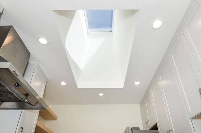 Building Photo - 1009 S Norfolk St