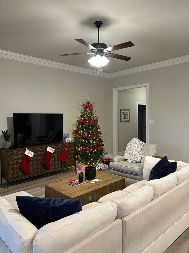 Living room - 7157 Kenilworth Crossing Ave