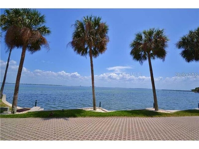 Building Photo - 4950 Bayshore Blvd