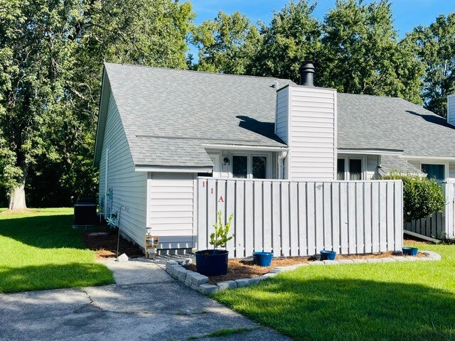 Building Photo - 11 Mulberry Ln