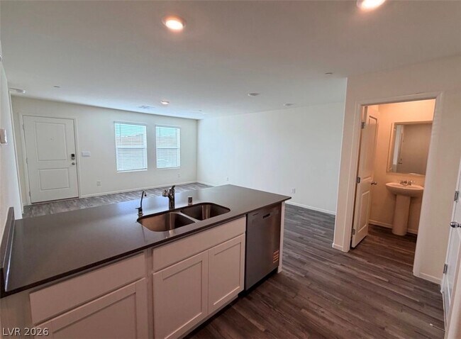 Building Photo - 4980 Apple Mesa Ave