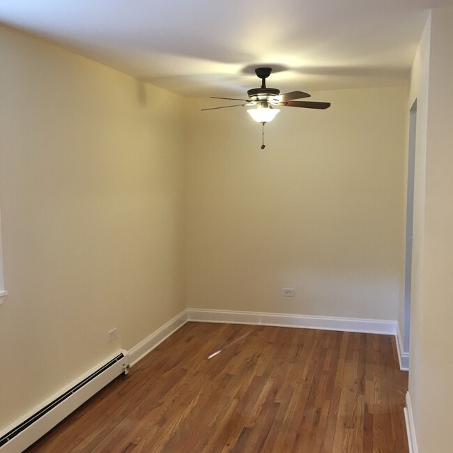 Building Photo - 541 W Oakdale Ave