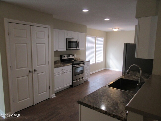 Building Photo - 7302 Rodgers Dr