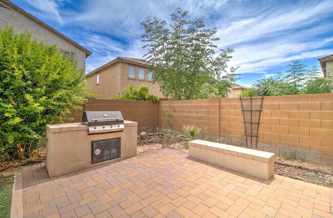 Building Photo - 2143 W Marconi Ave