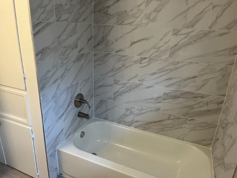 Building Photo - 606 Matchett St