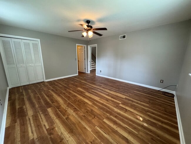 Building Photo - Beautiful 4/3 House with Bonus Room in Wes...