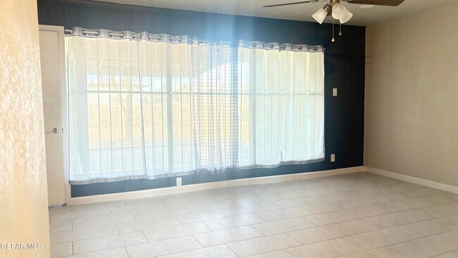 Building Photo - 5133 Pikes Peak Dr