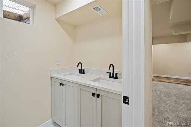 Building Photo - 5599 W Maplewood Pl