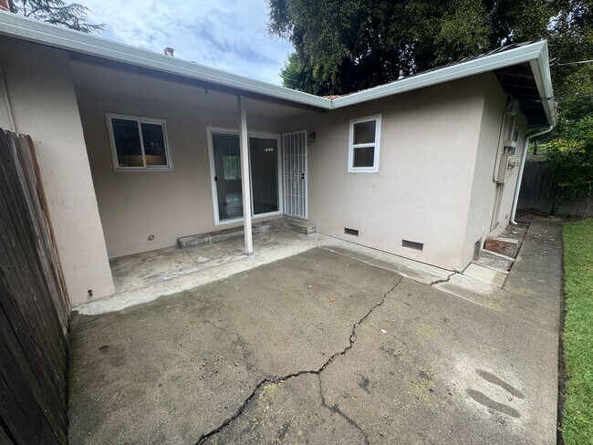 Building Photo - 4120/4122 Canby Way