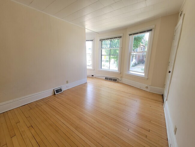 Primary Photo - 1259 Spaight St