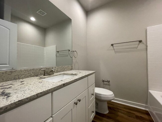 Building Photo - 3 BR / 2 BA Home in Corsicana!