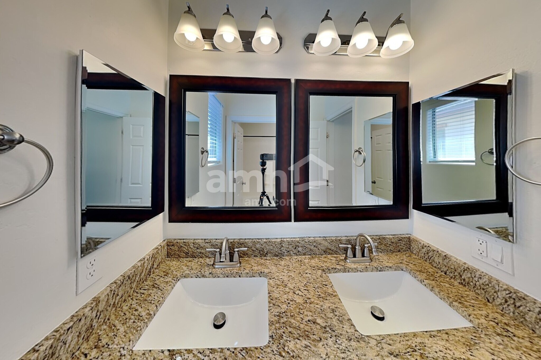 Building Photo - 14576 W Maui Ln