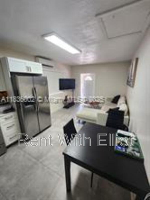 Building Photo - 2165 SW 47th St