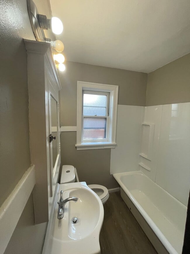 Building Photo - 4018 Hydraulic Ave
