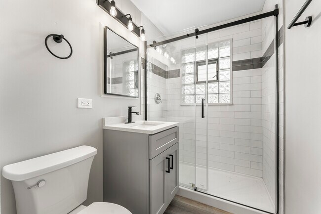 Building Photo - 740 E North Broadway St