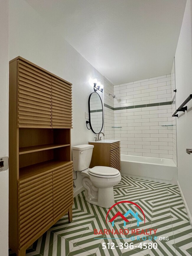 Building Photo - Available NOW: Beautifully Remodeled 3/1.5...