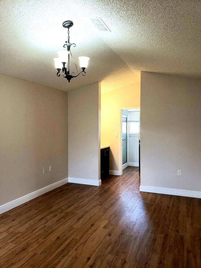 Building Photo - 13206 Glenmoor Dr