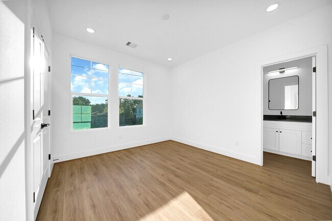 Building Photo - 7819 Colonial Ln