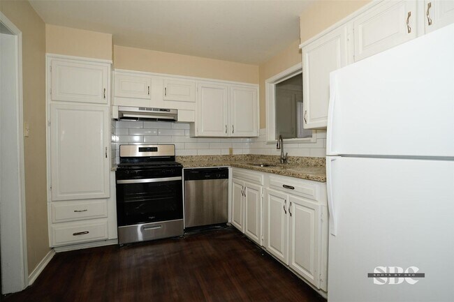 Building Photo - BIG HOME IN GARDEN VALLEY AREA OF SHREVEPORT