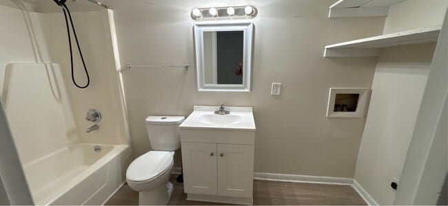 Building Photo - 1309 Ireland Dr