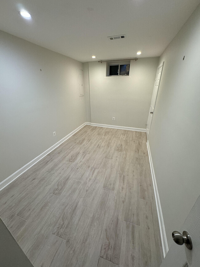 Basement bedroom/bonus room - 2422 S Oxford St